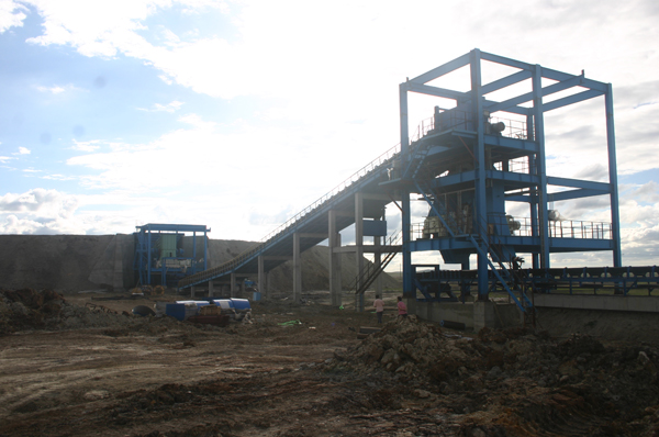 半移动破碎站应用现场